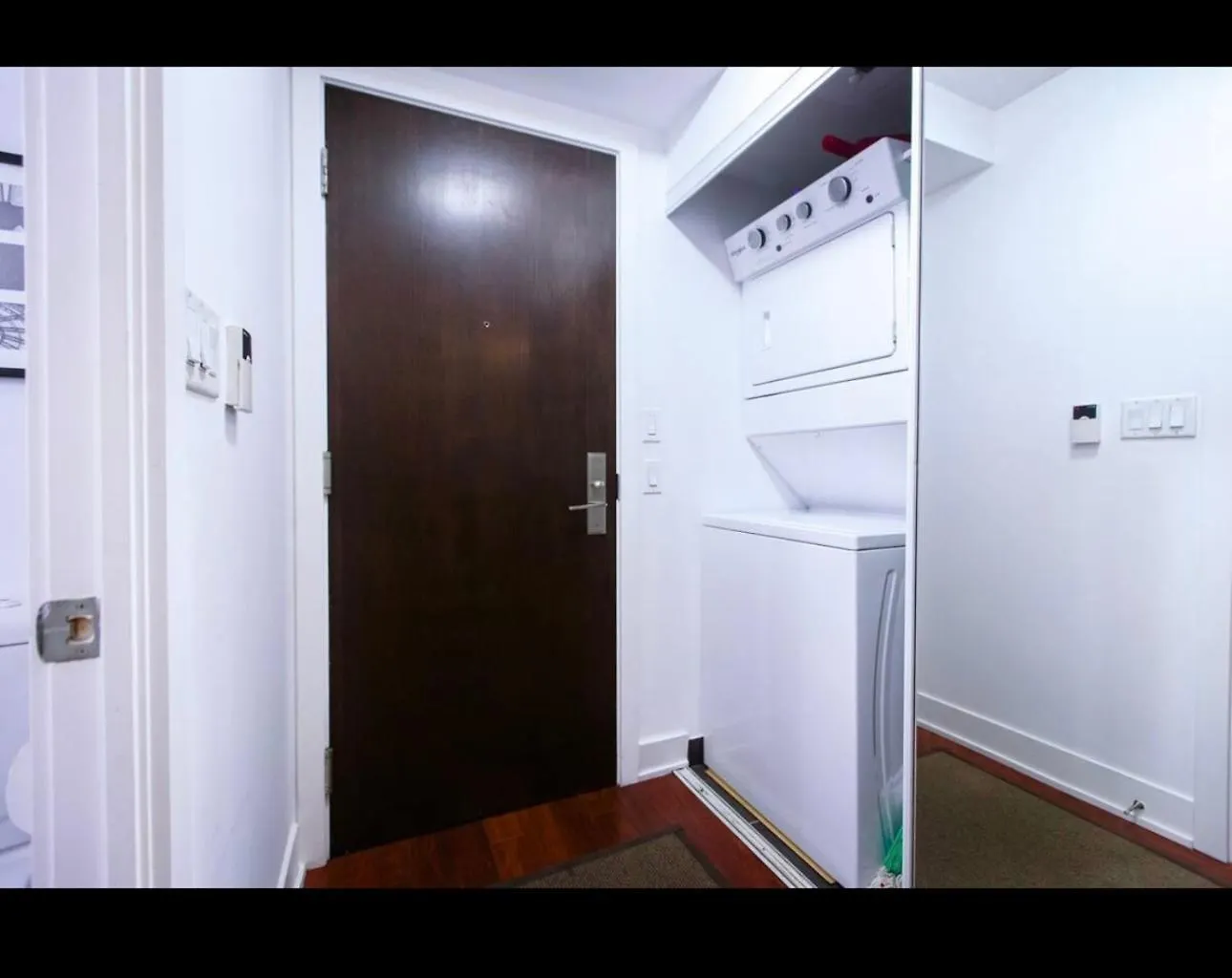 Core Downtown Toronto-3 Bedrooms-2 Bathrooms-Washrooms-Free Parking-Cn Tower-Ripleys Museum-Blue Jays Stadium In Front-Indoor Gym-Swimming Pool-Jacuzzi Sauna-Filter Drinking Water-Wifi Apartamento Toronto