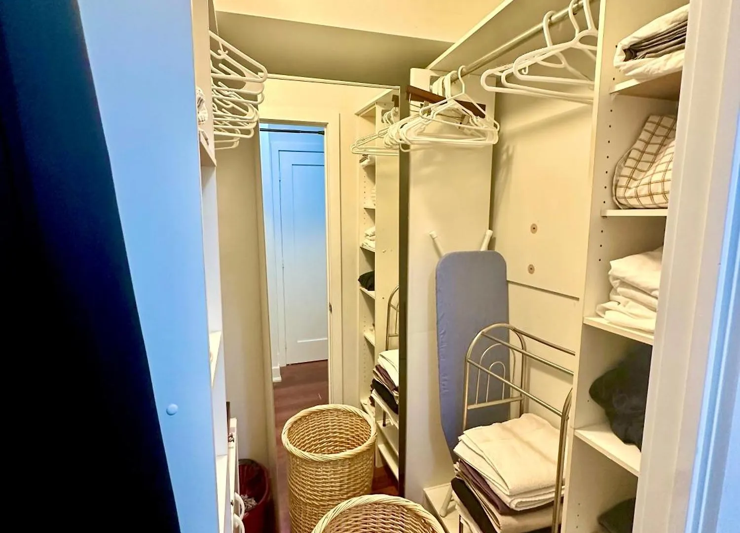 Core Downtown Toronto-3 Bedrooms-2 Bathrooms-Washrooms-Free Parking-Cn Tower-Ripleys Museum-Blue Jays Stadium In Front-Indoor Gym-Swimming Pool-Jacuzzi Sauna-Filter Drinking Water-Wifi Apartamento