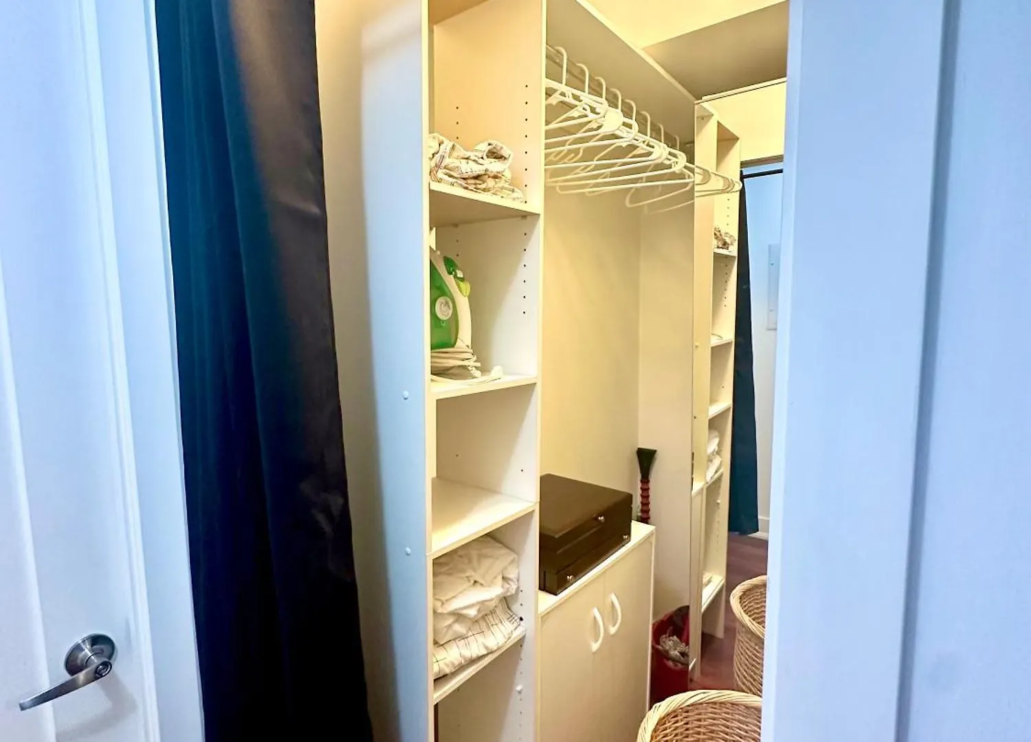 Apartamento Core Downtown Toronto-3 Bedrooms-2 Bathrooms-Washrooms-Free Parking-Cn Tower-Ripleys Museum-Blue Jays Stadium In Front-Indoor Gym-Swimming Pool-Jacuzzi Sauna-Filter Drinking Water-Wifi