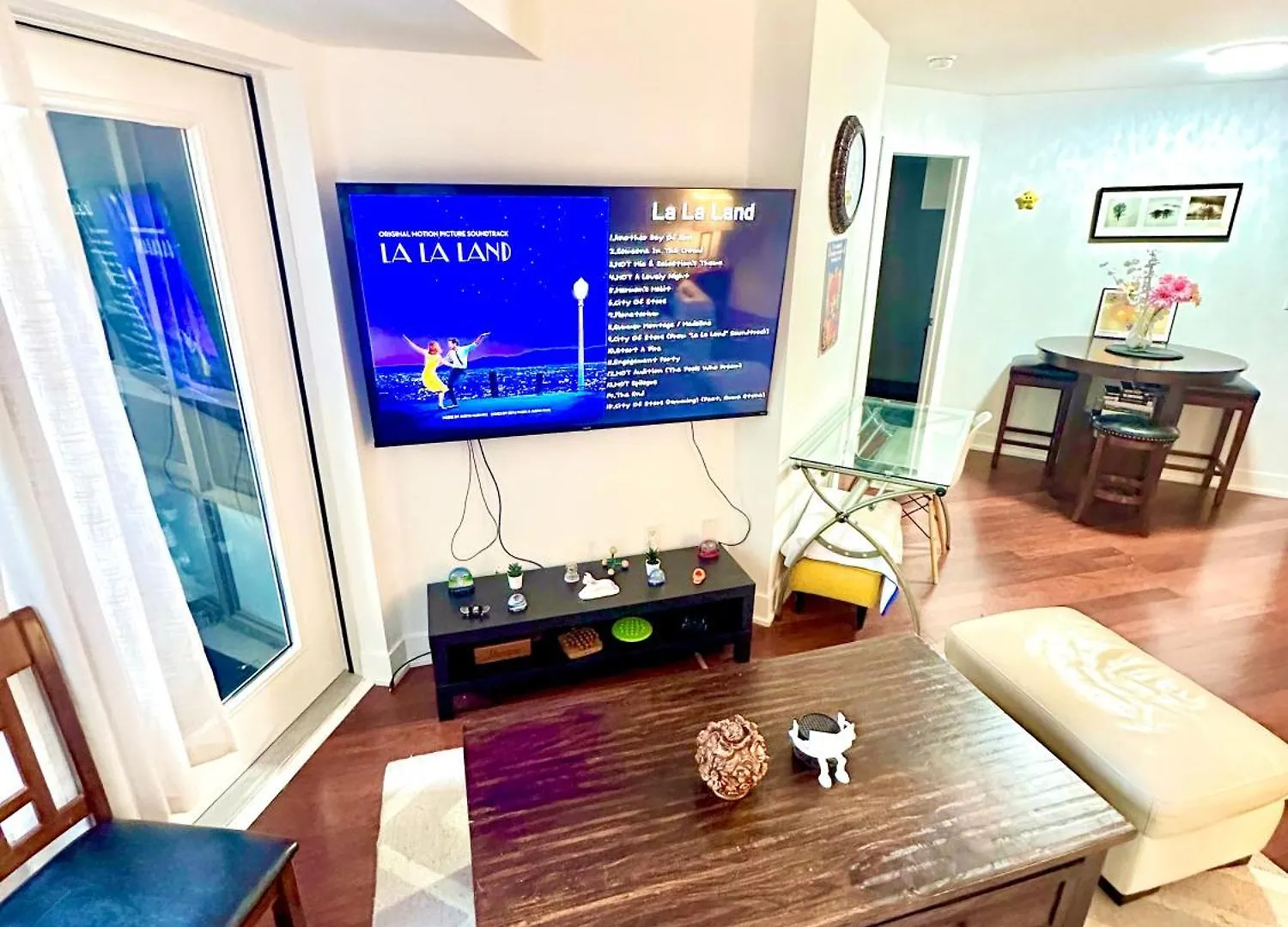 Core Downtown Toronto-3 Bedrooms-2 Bathrooms-Washrooms-Free Parking-Cn Tower-Ripleys Museum-Blue Jays Stadium In Front-Indoor Gym-Swimming Pool-Jacuzzi Sauna-Filter Drinking Water-Wifi Apartamento Toronto